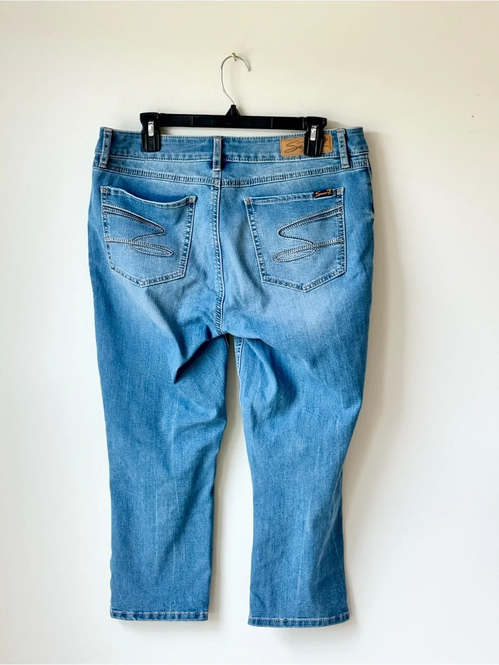 Seven7 Women’s Size 12 Cropped Jean Light Wash Stretch Denim Capri